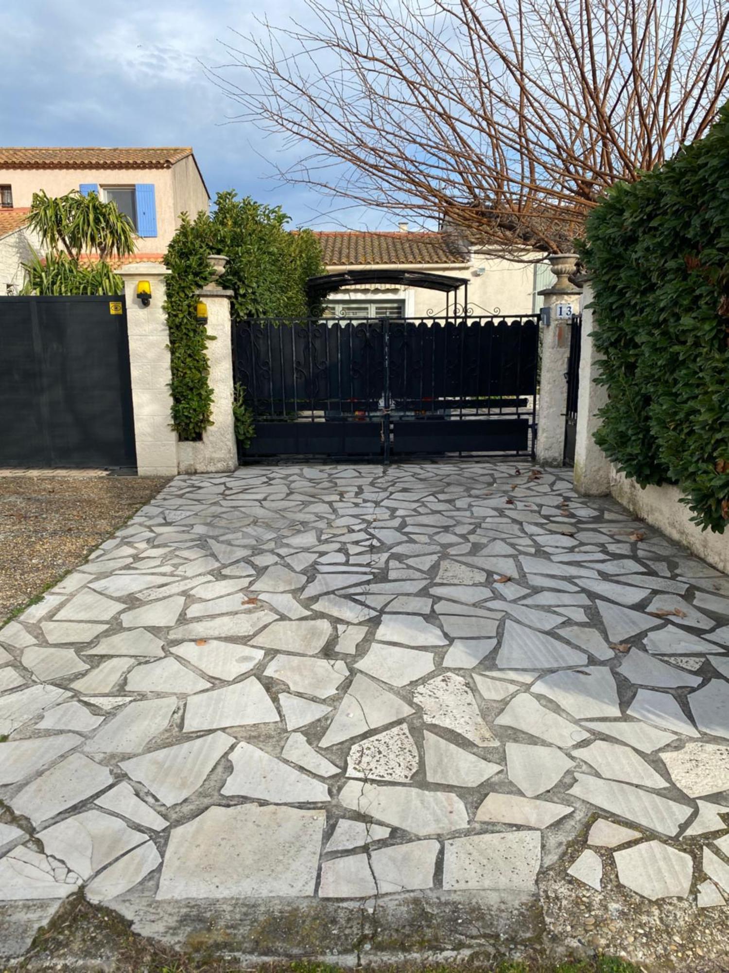 Maison Dans Village Calme Arles Esterno foto