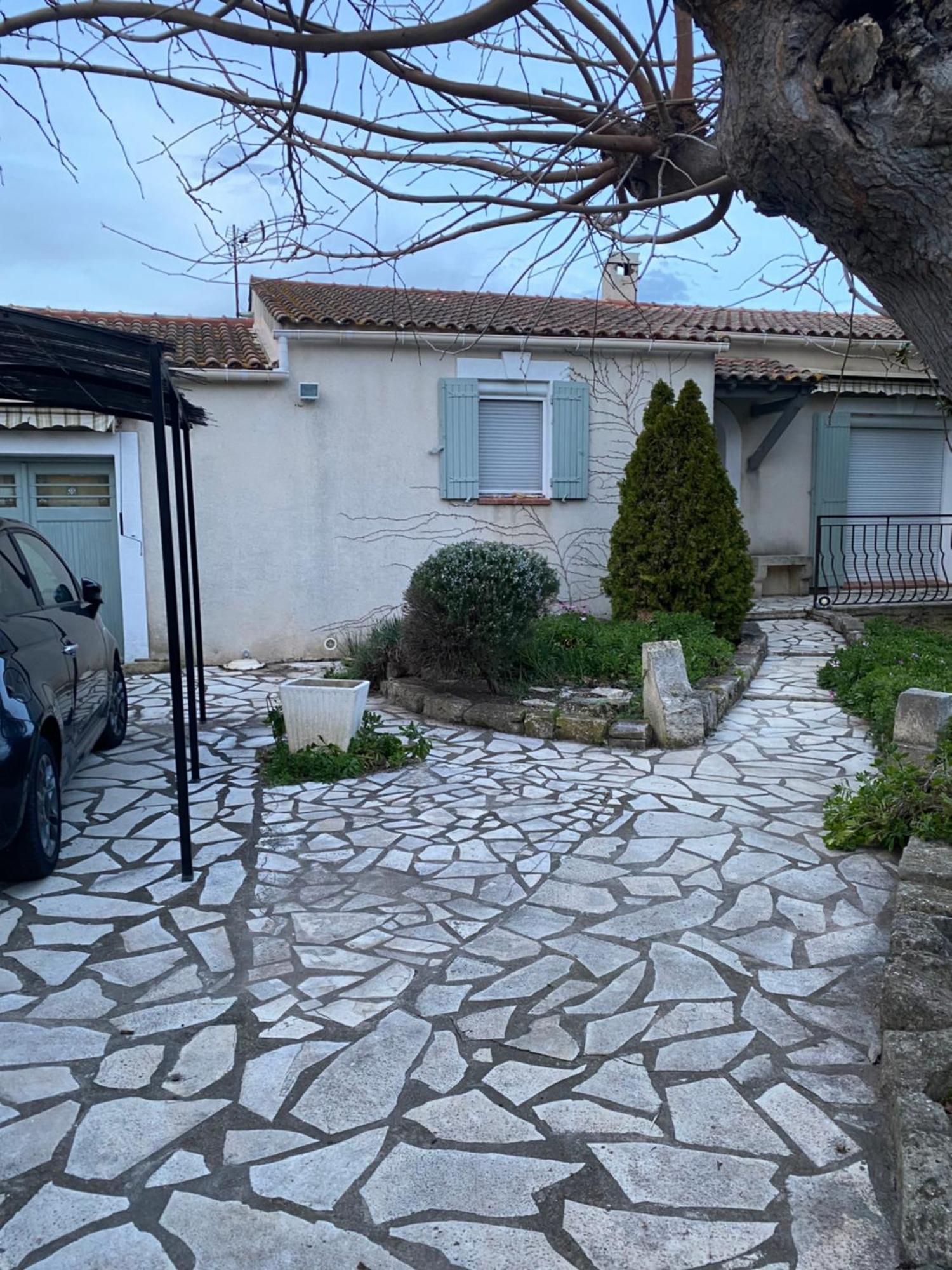 Maison Dans Village Calme Arles Esterno foto